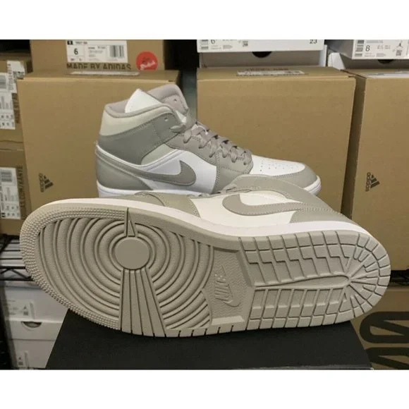 Nike Air Jordan 1 Mid Linen College Grey Light Bone White Shoes 554724-082 - Picture 5 of 6